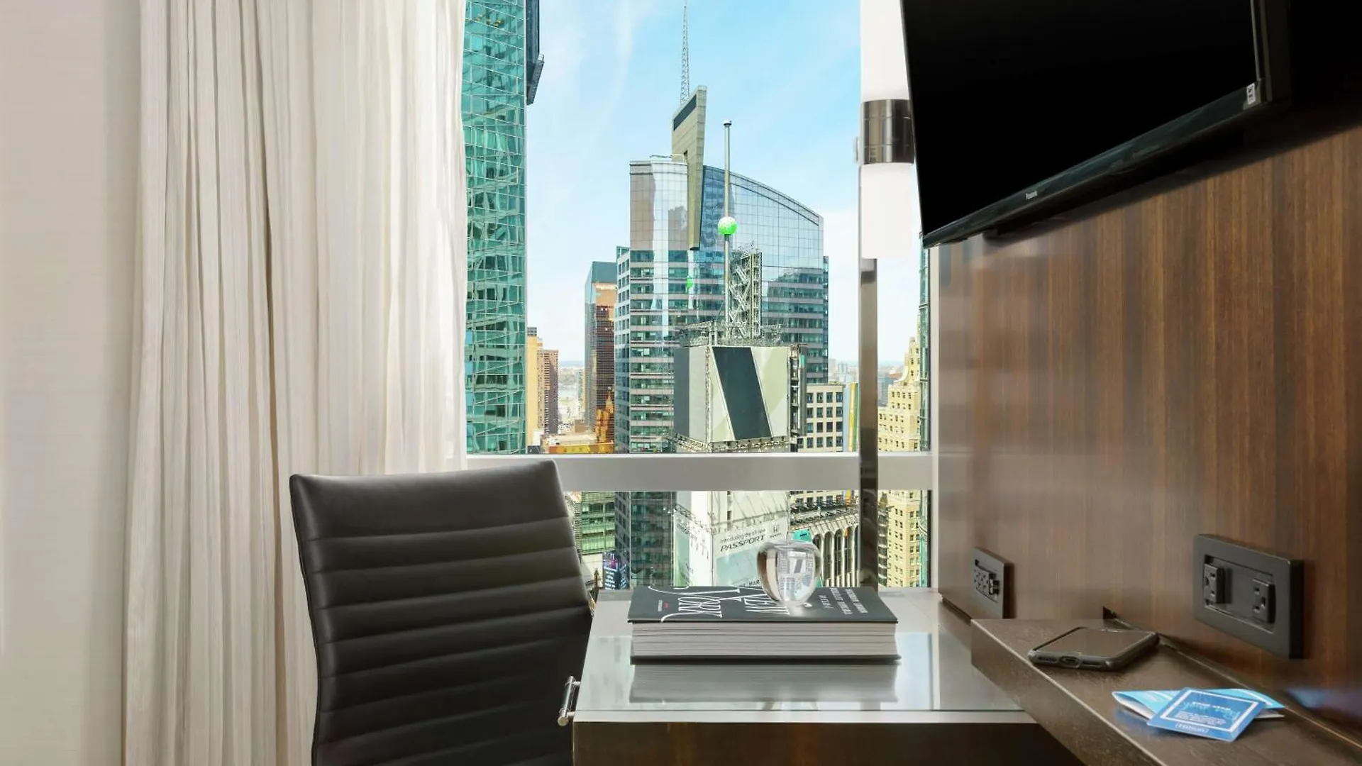 Hilton Garden Inn New York - Times Square Central 3*,